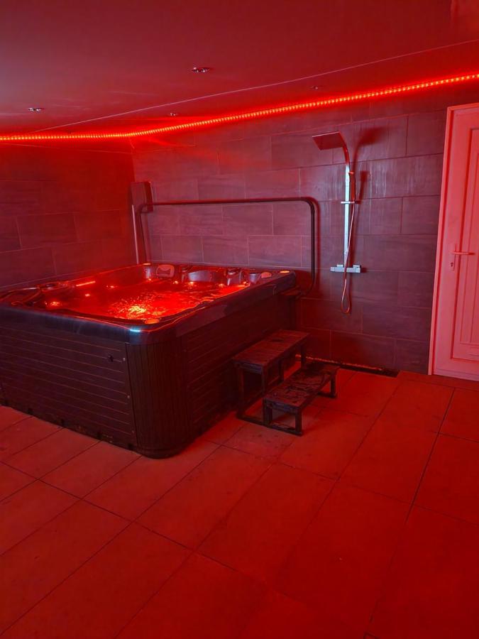 Short Stopzzz & Indoor Hot Tub Manchester Dış mekan fotoğraf