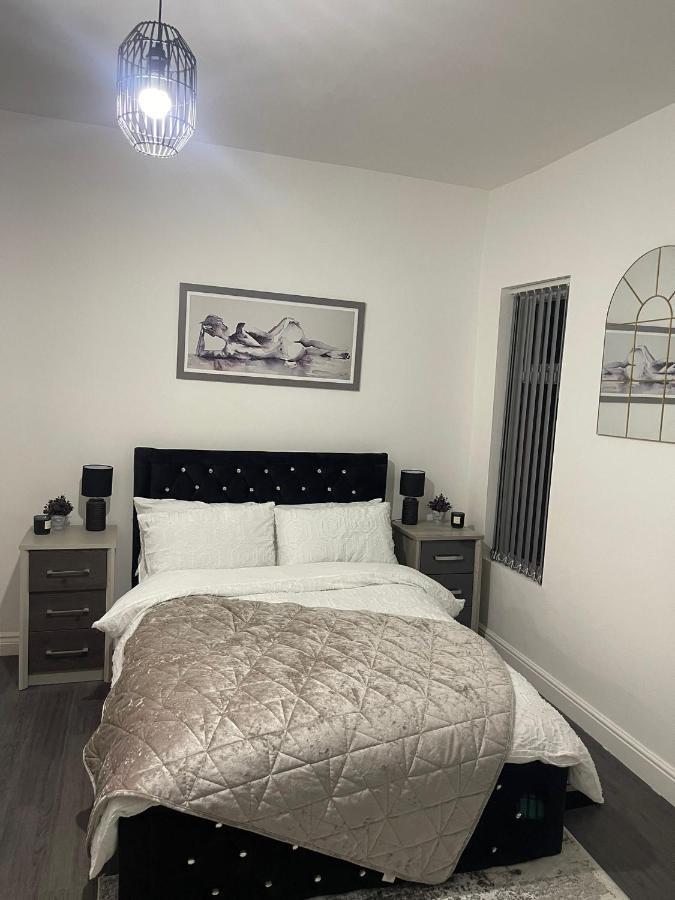 Short Stopzzz & Indoor Hot Tub Manchester Dış mekan fotoğraf