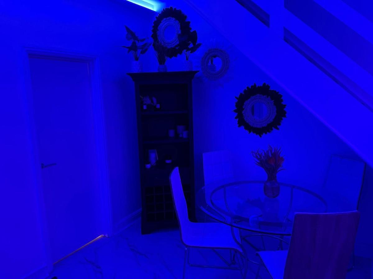Short Stopzzz & Indoor Hot Tub Manchester Dış mekan fotoğraf