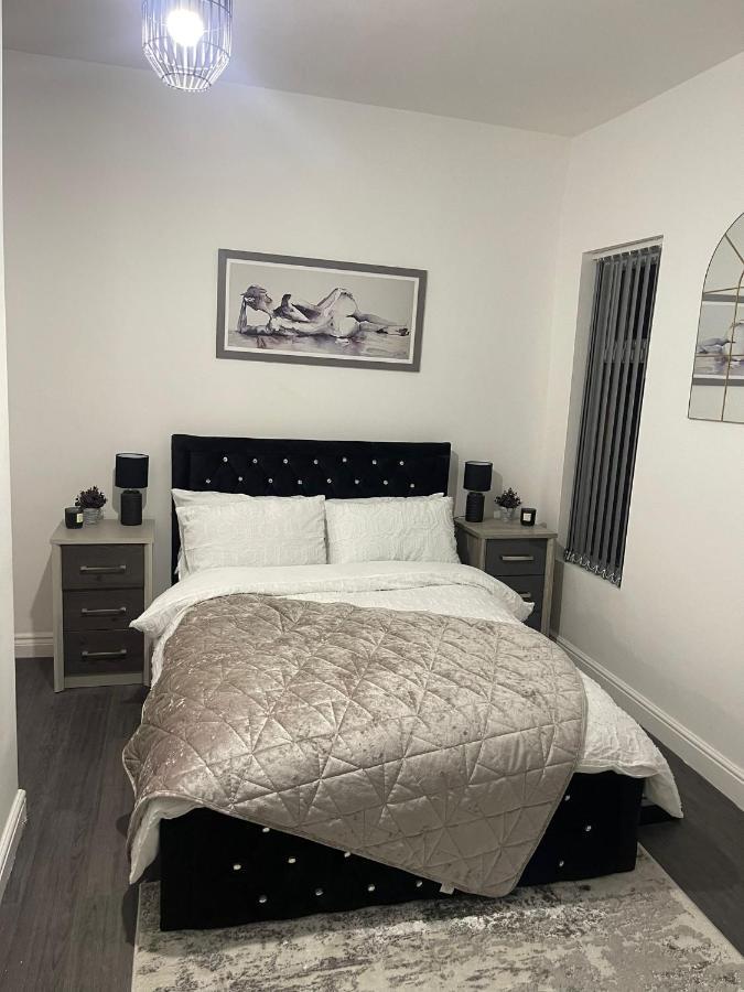 Short Stopzzz & Indoor Hot Tub Manchester Dış mekan fotoğraf