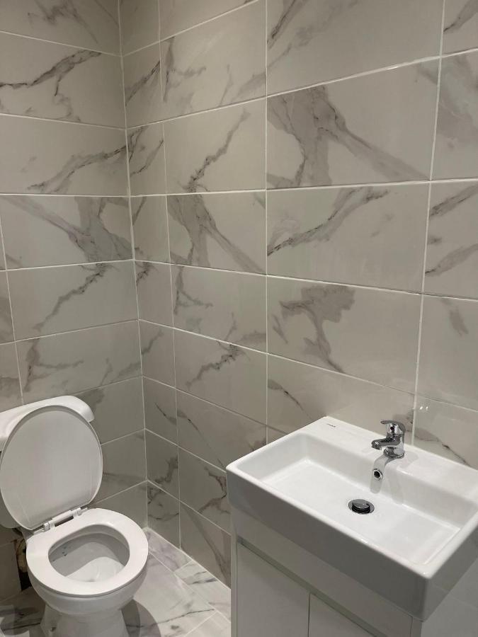 Short Stopzzz & Indoor Hot Tub Manchester Dış mekan fotoğraf
