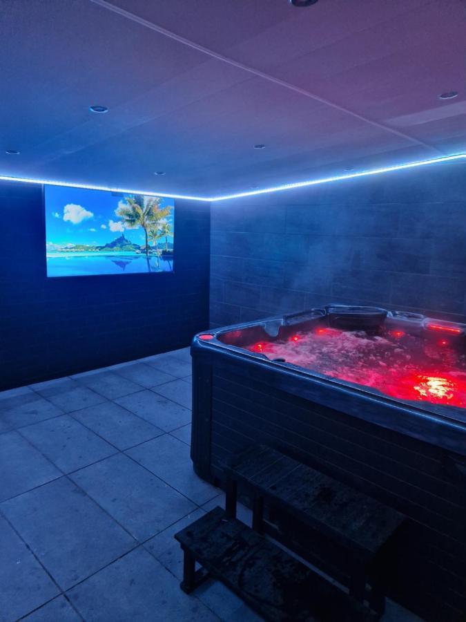 Short Stopzzz & Indoor Hot Tub Manchester Dış mekan fotoğraf