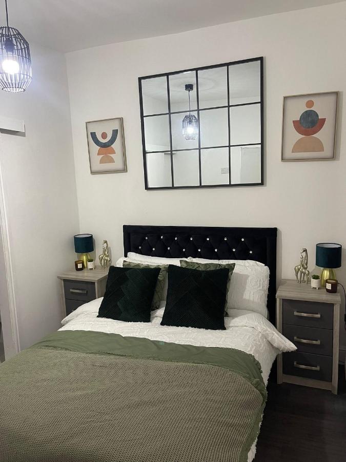 Short Stopzzz & Indoor Hot Tub Manchester Dış mekan fotoğraf