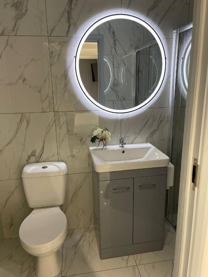 Short Stopzzz & Indoor Hot Tub Manchester Dış mekan fotoğraf